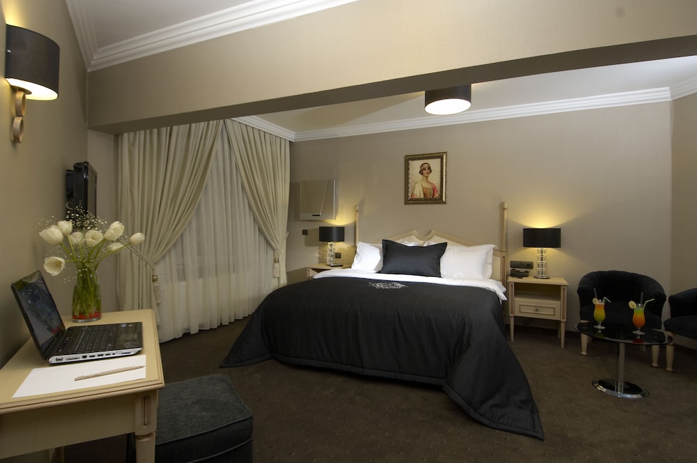 Suite, Jetted Tub