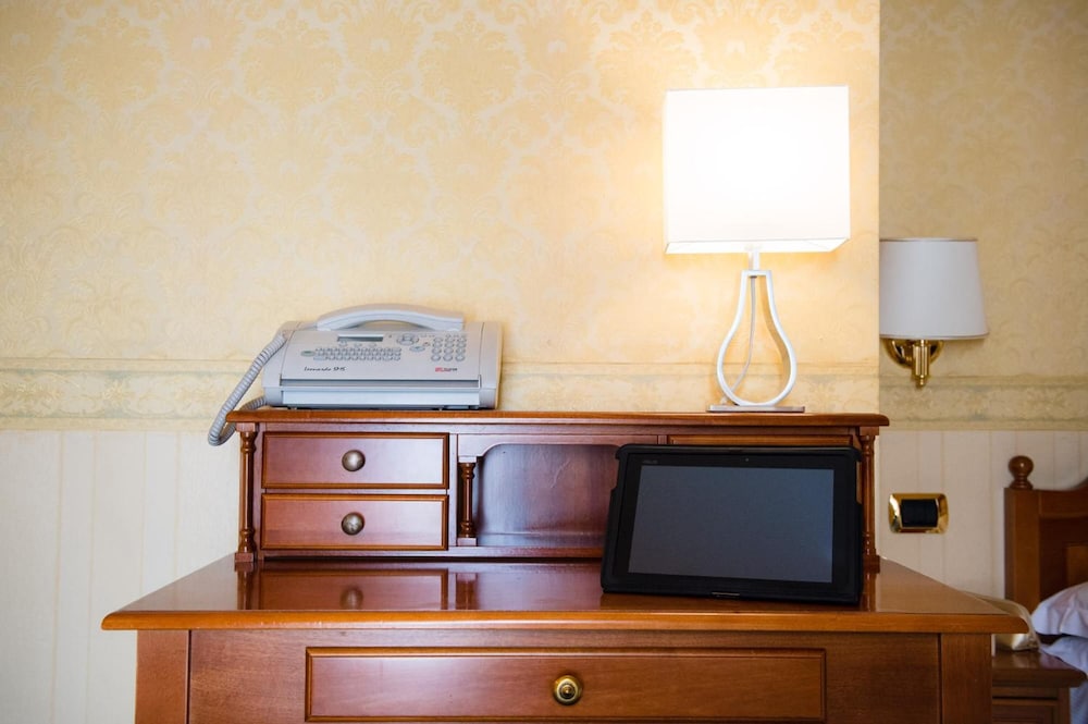 AMADEUS HOTEL ROME 50/50