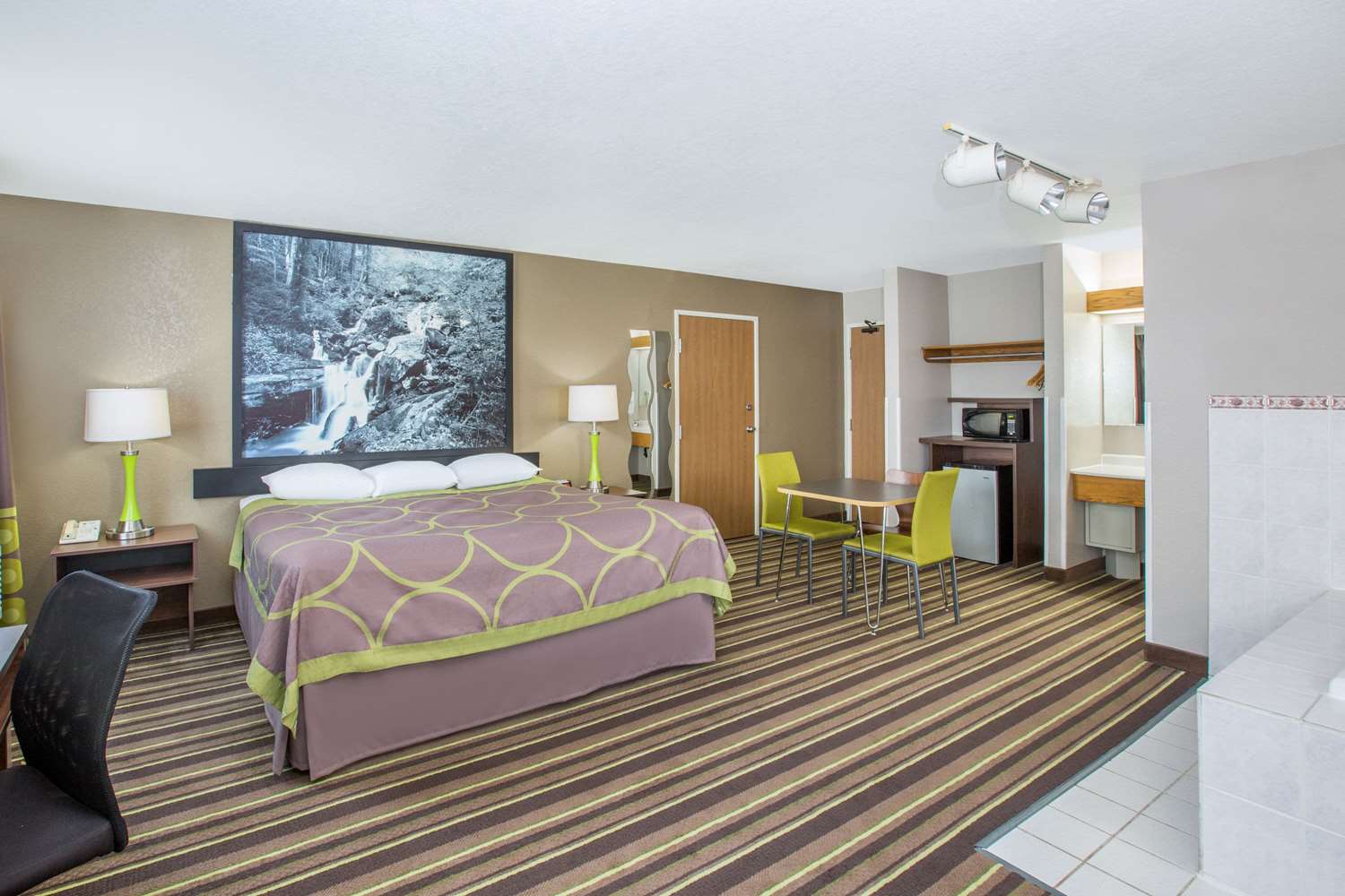 Super 8 By Wyndham Brookings 2/12
