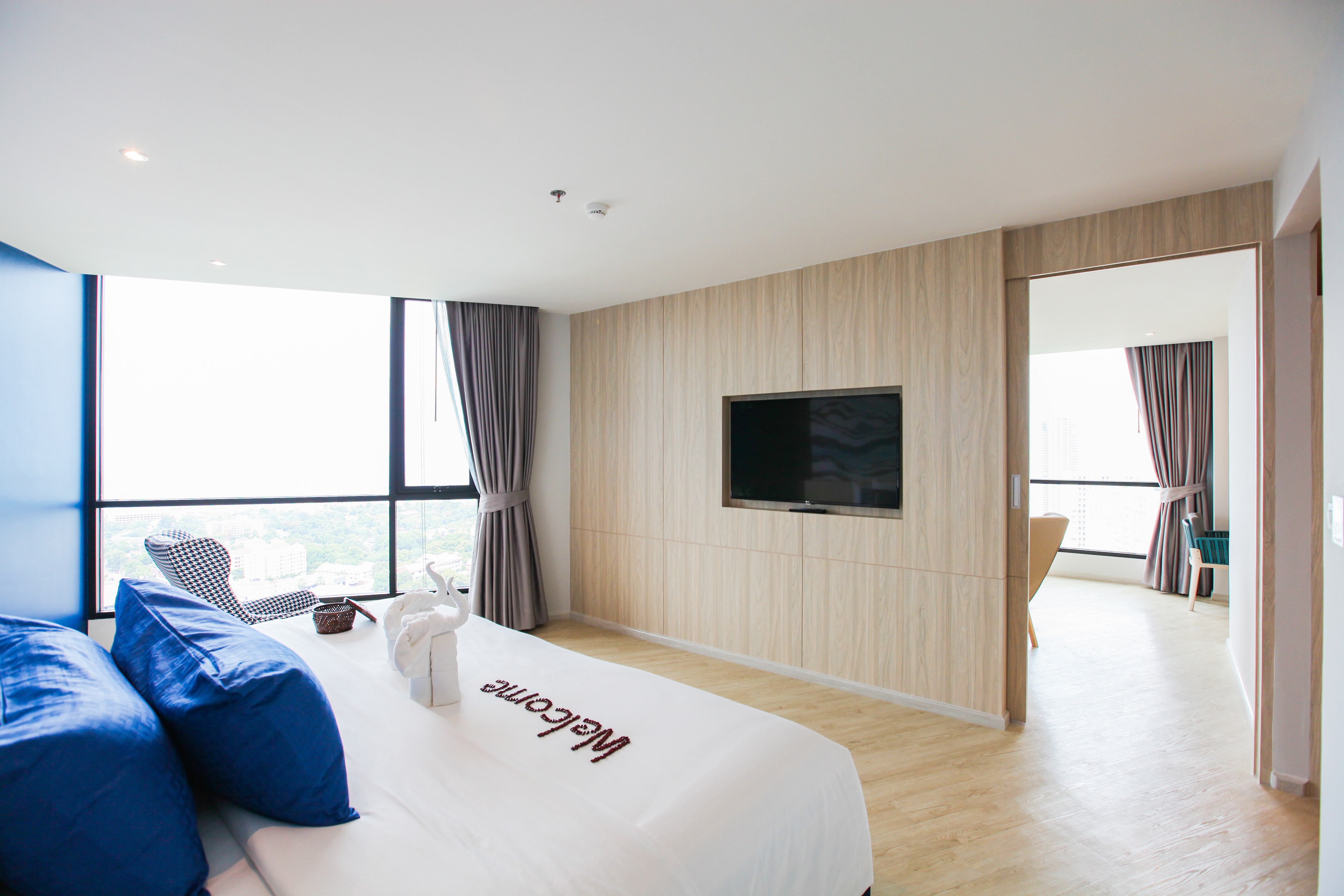 ONE BEDROOM OCEAN SUITE