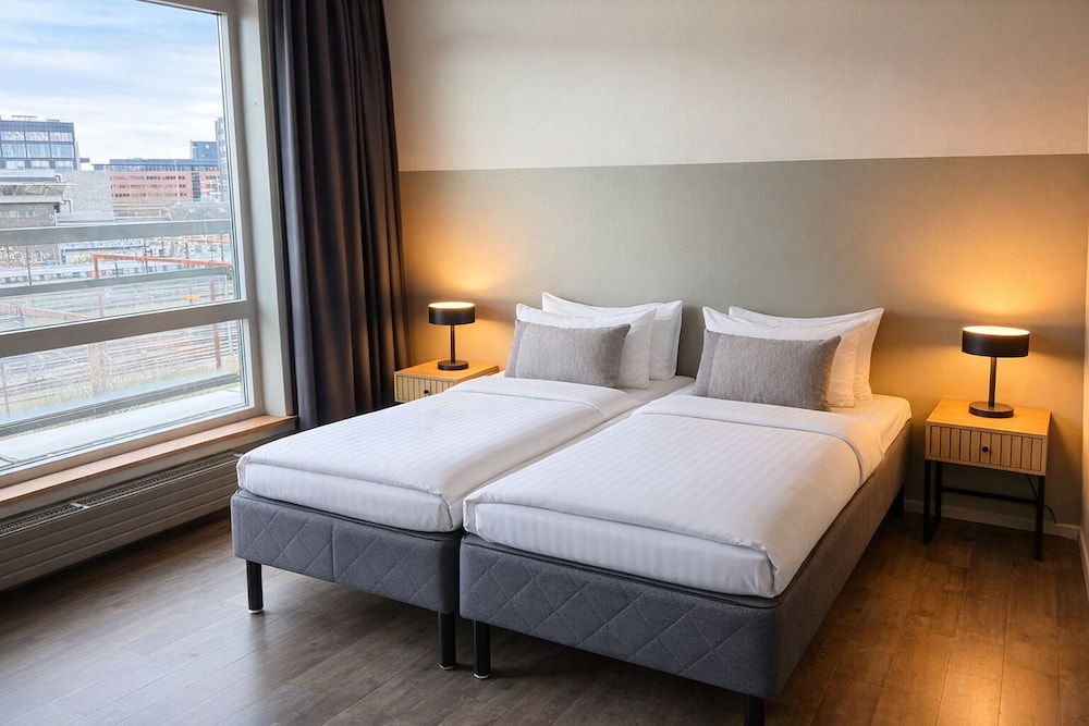 COMFORT, QUEEN BED