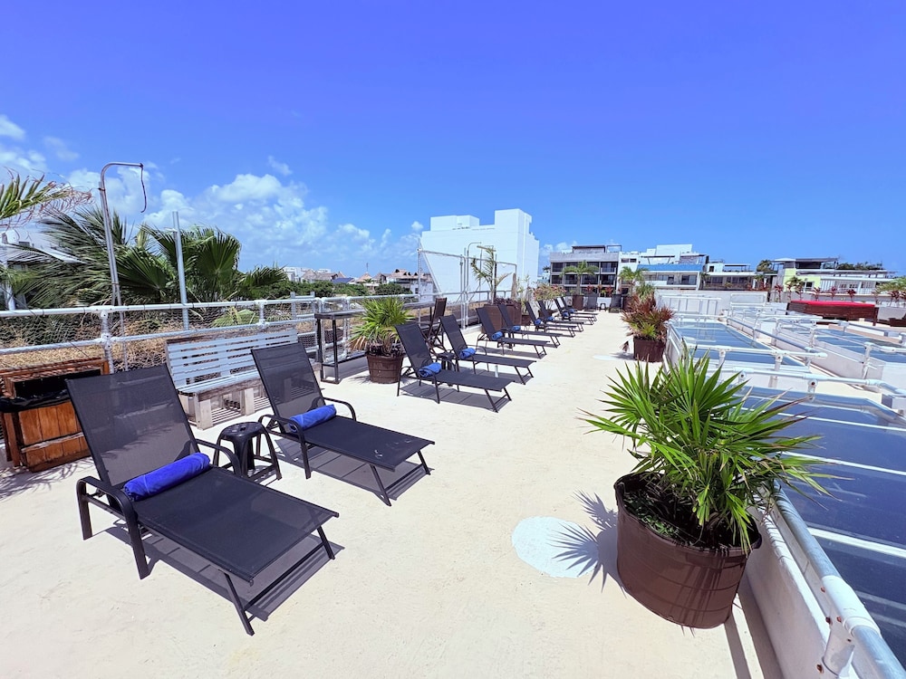Reina Roja Hotel 54/57