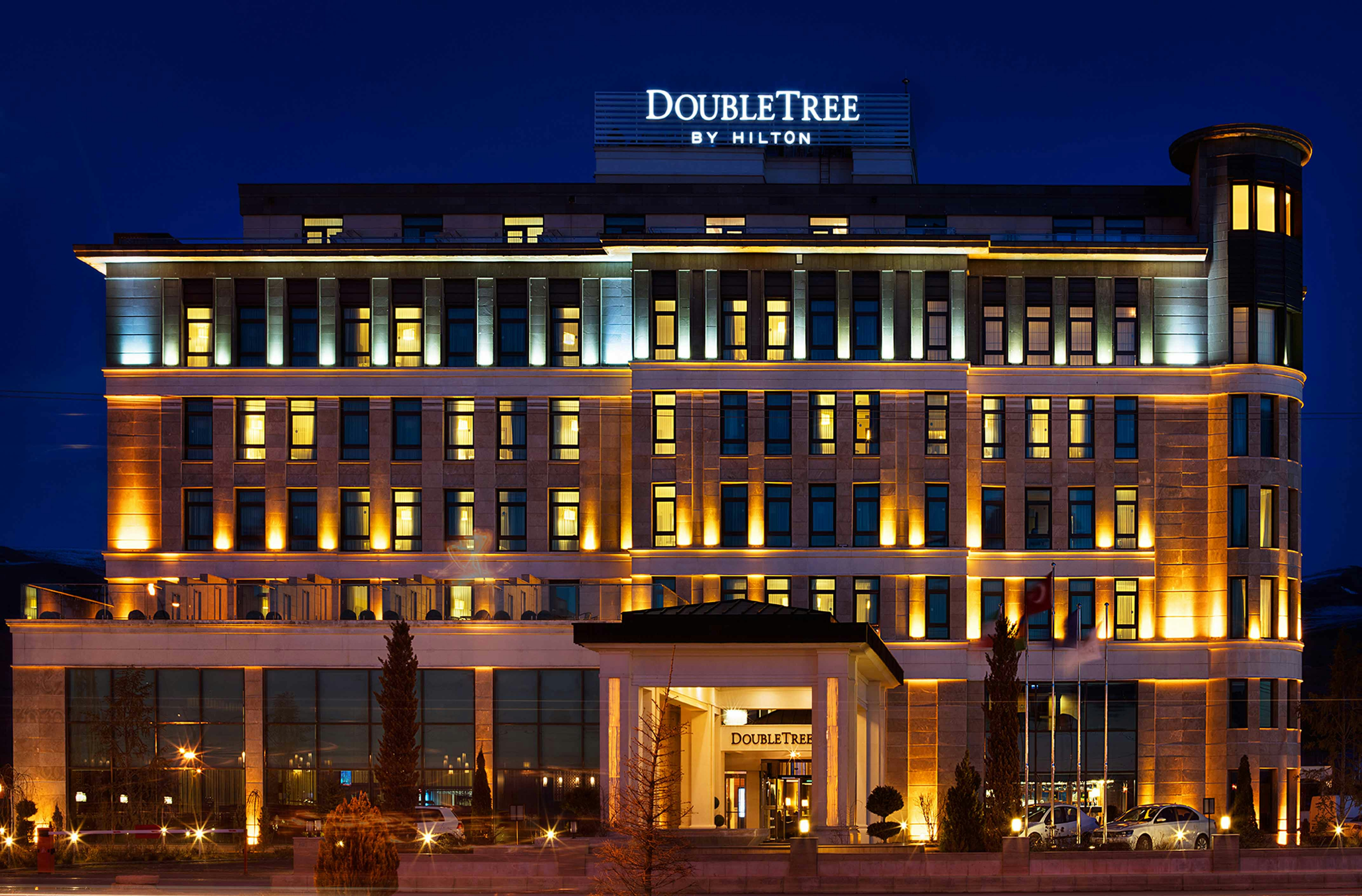Doubletree By Hilton Hotel Van 2/87