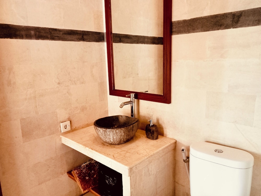 Shankara Parada Villas 64/67
