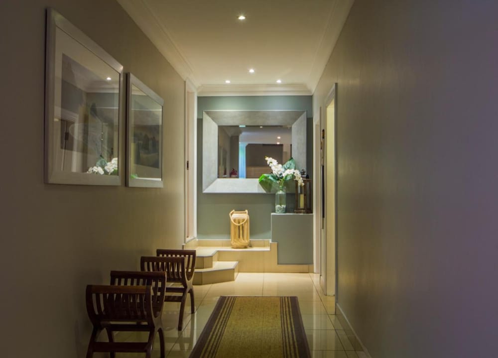 The Hamptons Guest House 4/50
