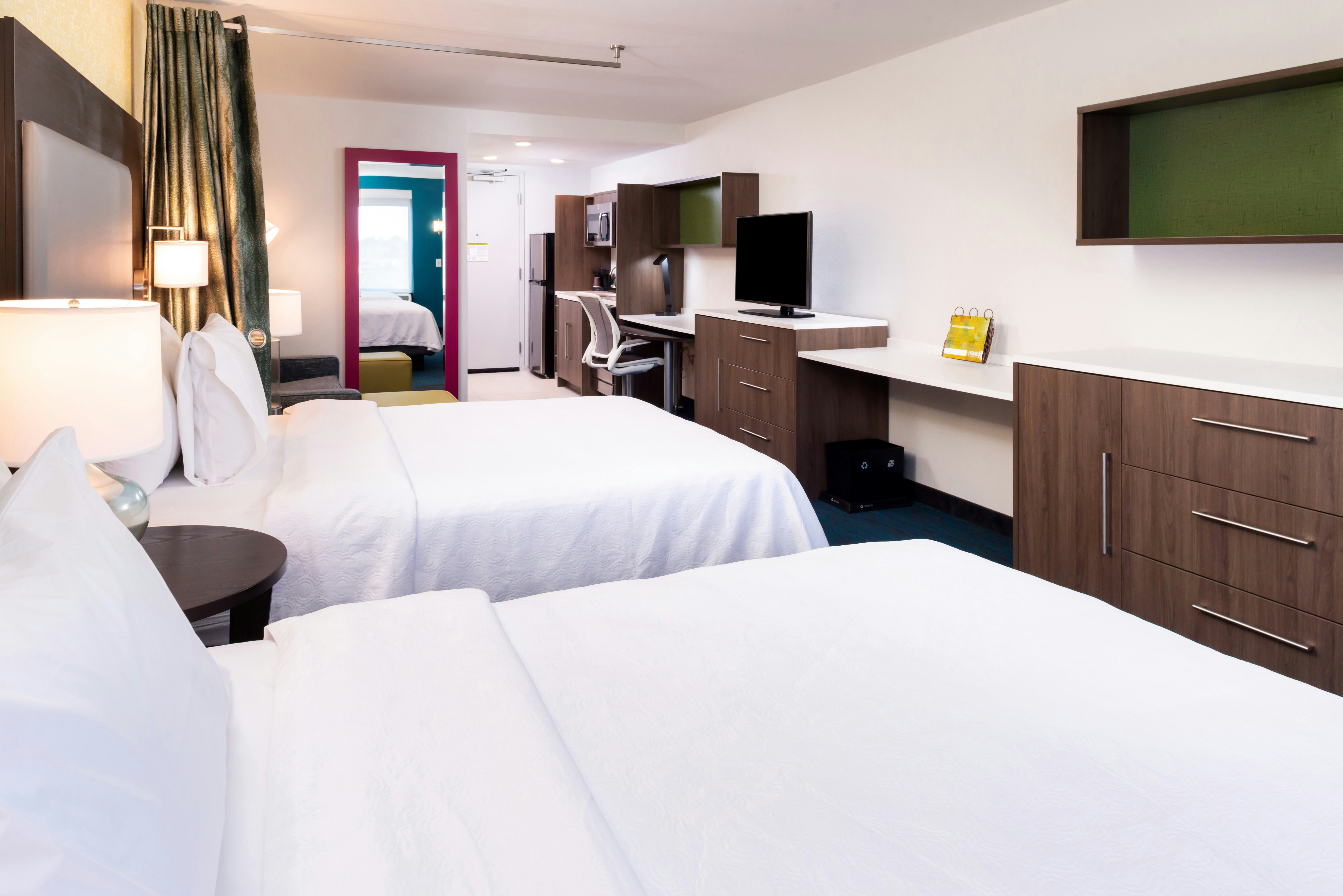 STUDIO, 2 QUEEN BEDS