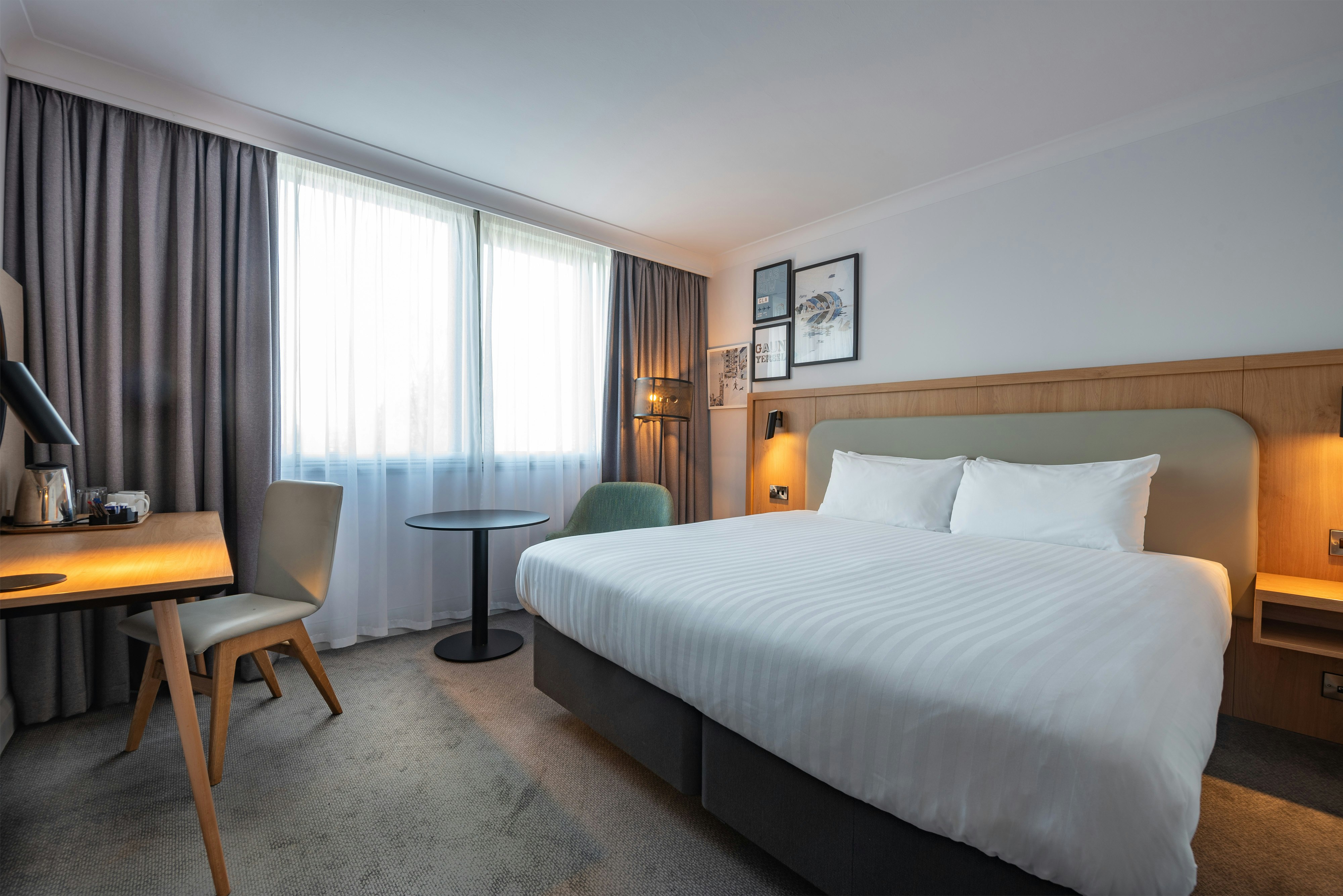 HOLIDAY INN GLASGOW AIRPORT 26/80