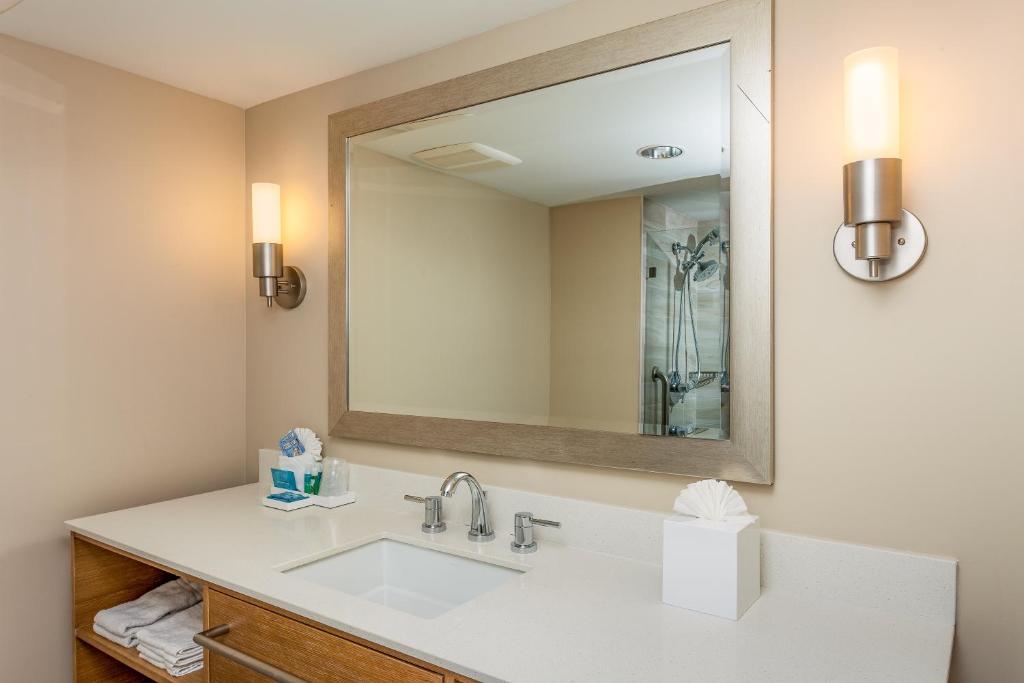 جناح بسرير كوين، Holiday Inn Express and Suites La Jolla - Windansea Beach 2/2