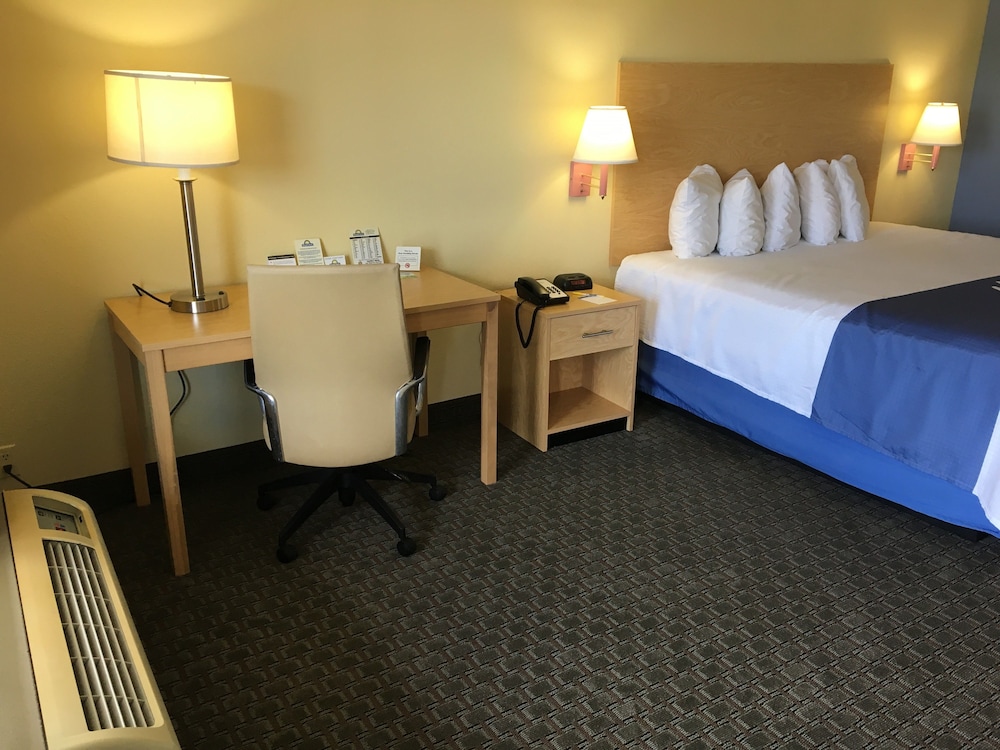 Days Inn by Wyndham Crystal River 12/28