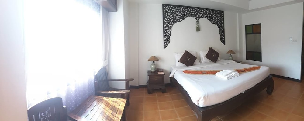 Wangburapa Grand Hotel 30/47