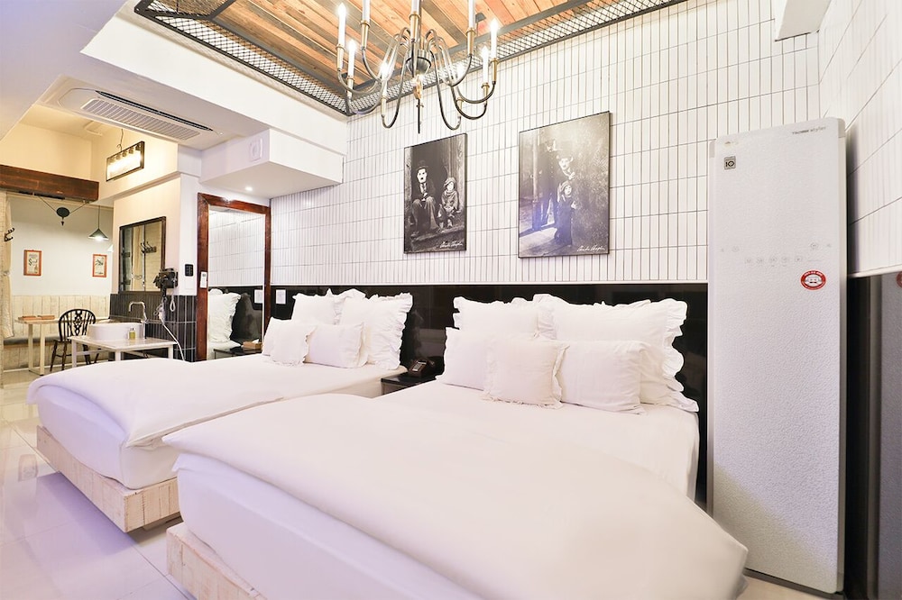 February Hotel Hwanggeum 32/93