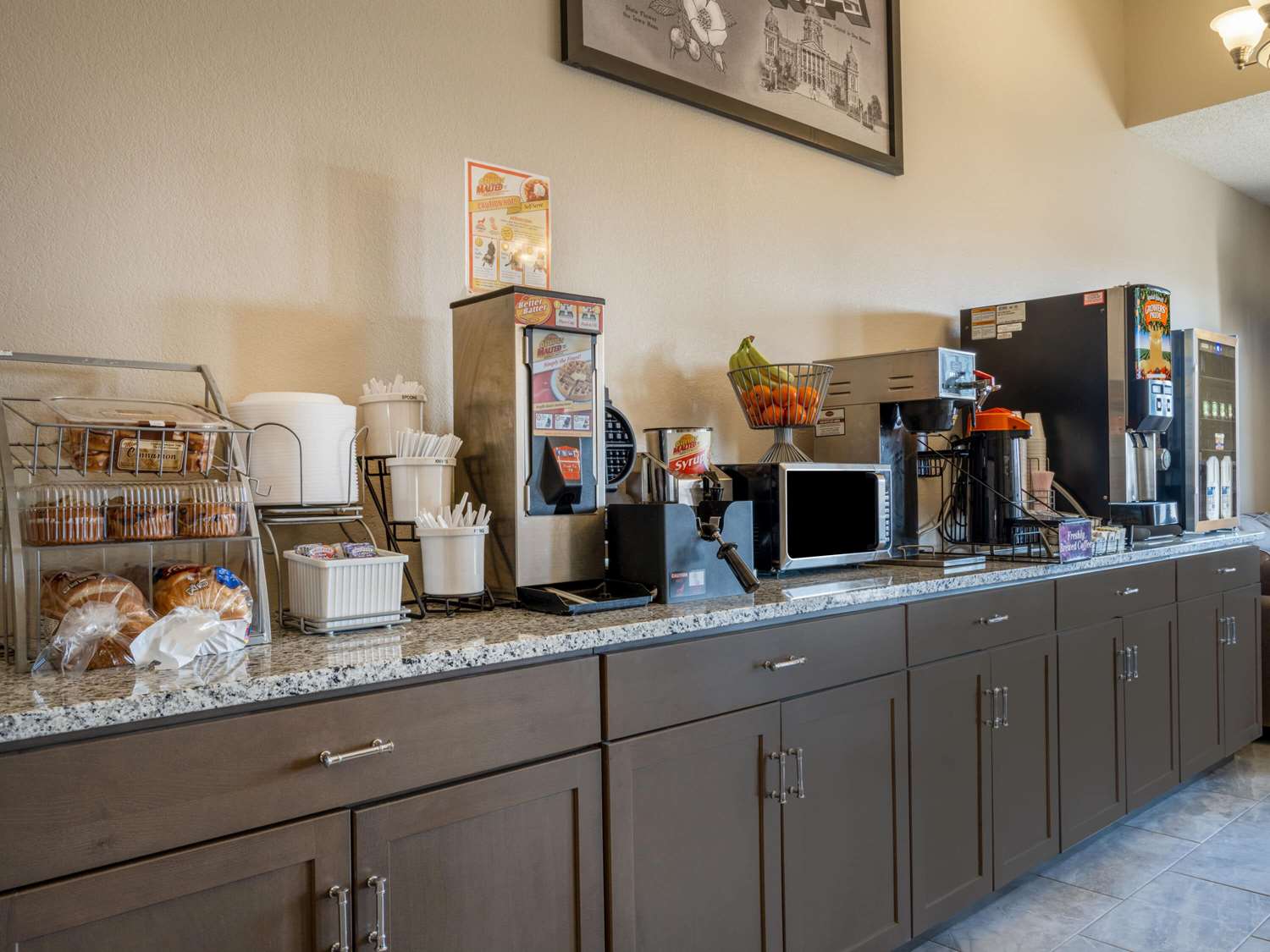 Super 8 By Wyndham Clinton 17/27
