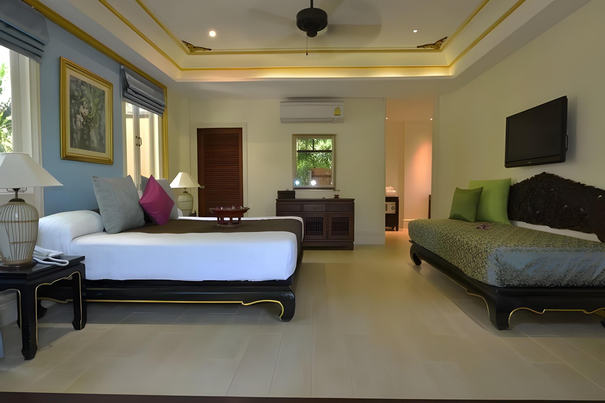 Gold, Downstairs, Forest, Double Bed, Forest View