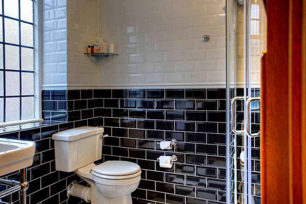 Best Western Plough & Harrow Hotel 9/49