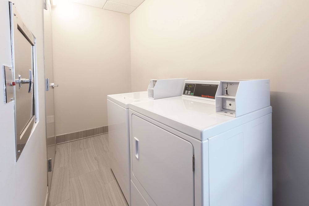 La Quinta Inn & Suites By Wyndham Terre Haute 15/44
