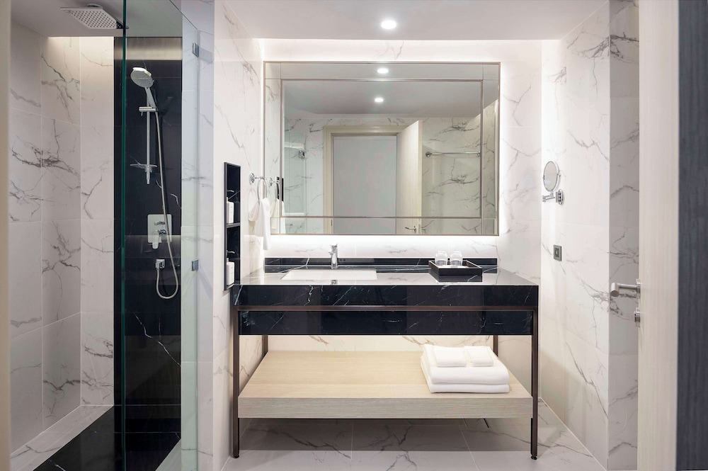Radisson Hotel Chateau de Bangkok 48/48