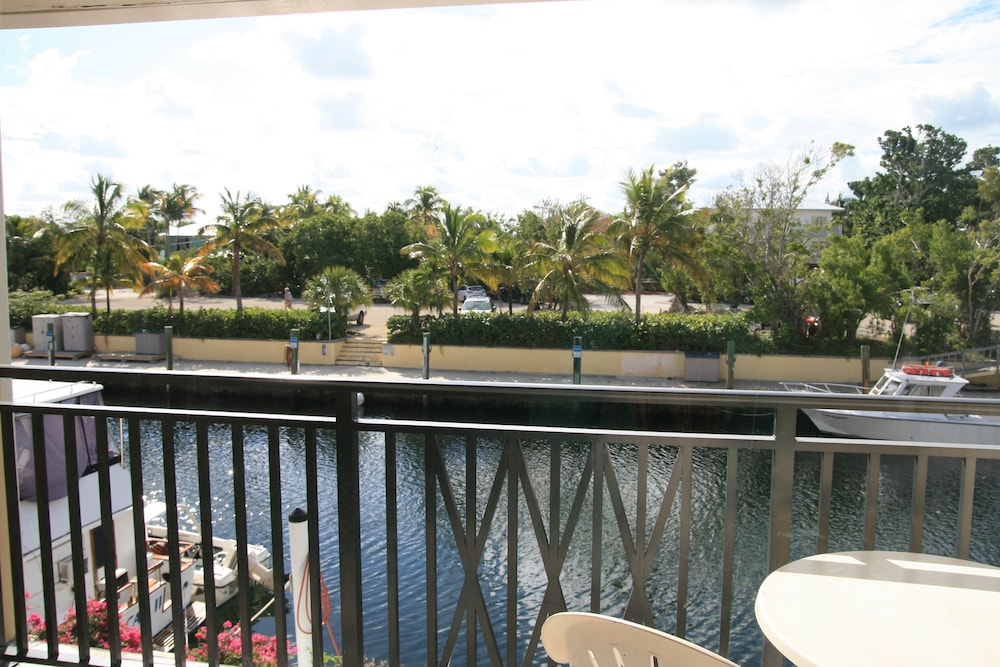 Waterside Suites And Marina 6/43