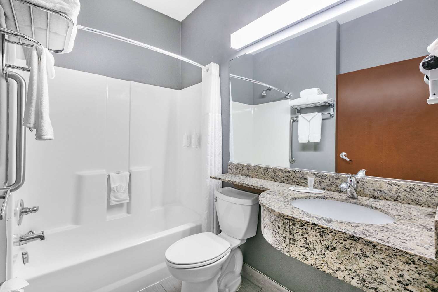 Microtel Inn And Suites Austin 37/38