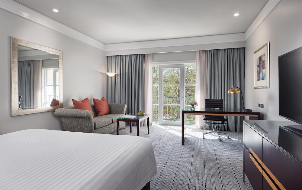 Hyatt Hotel Canberra 11/75