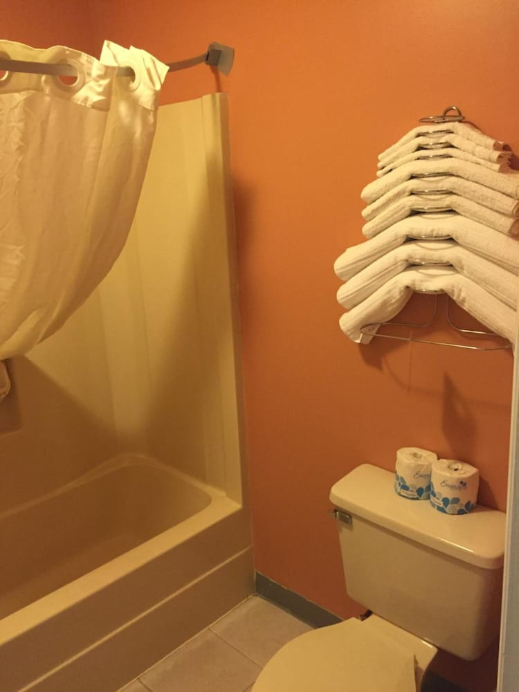 Rest Inn Atlantic City / Galloway 18/36