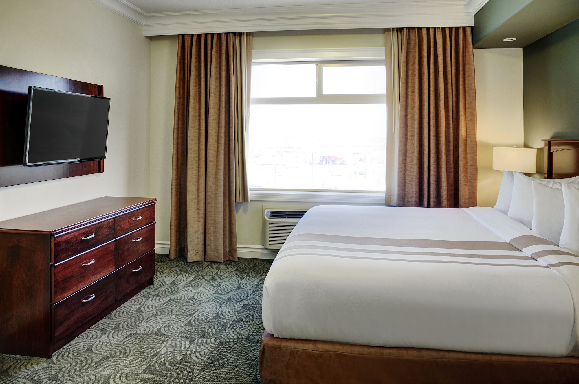 JUNIOR SUITE, KING BED, SOFA