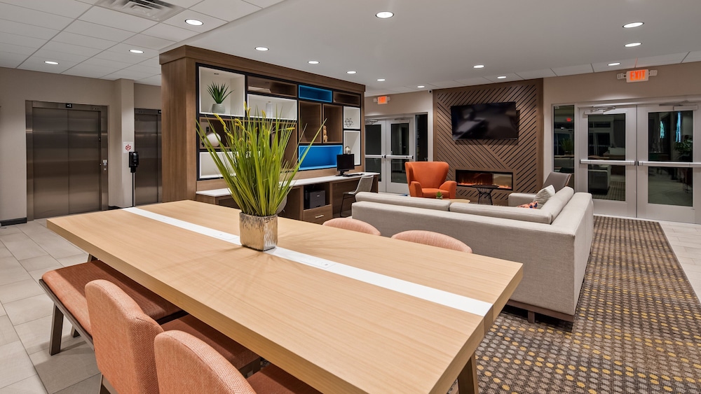 Holiday Inn - Clarksville Northeast, an IHG Hotel 5/69