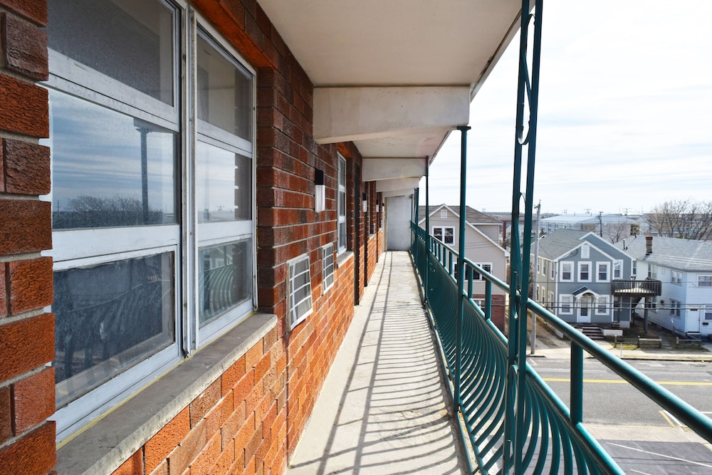 Skyview Manor Motel 6/54