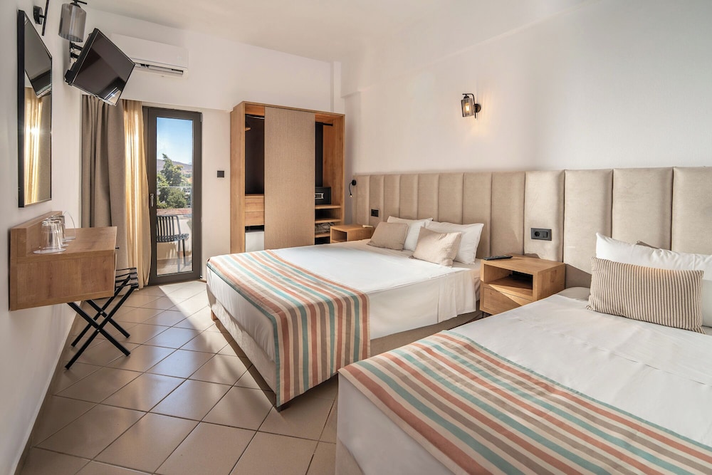 Erato Hotel 28/68