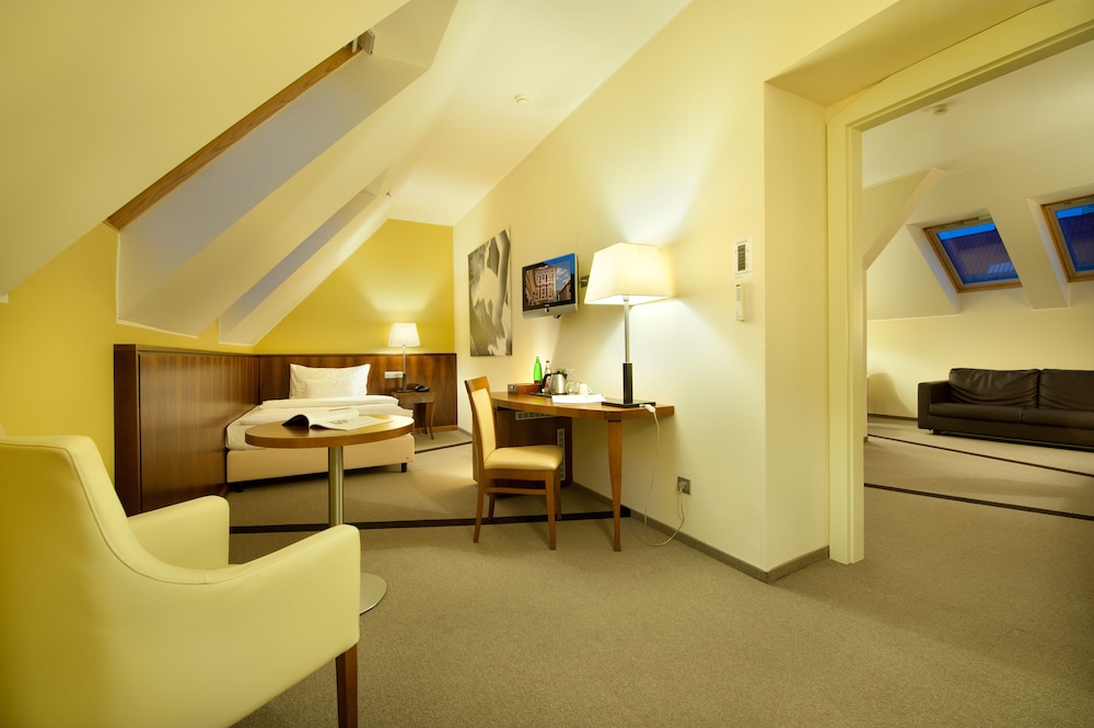 Hotel Maestro by Adrez 30/47