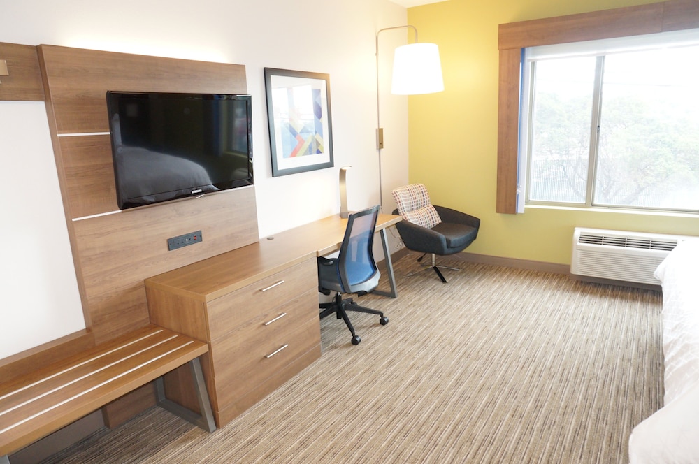 Holiday Inn Express Hotel And Suites Fremont Milpitas Central 52/69