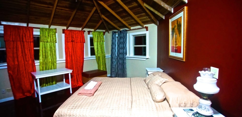 Lands End Hotel 37/71