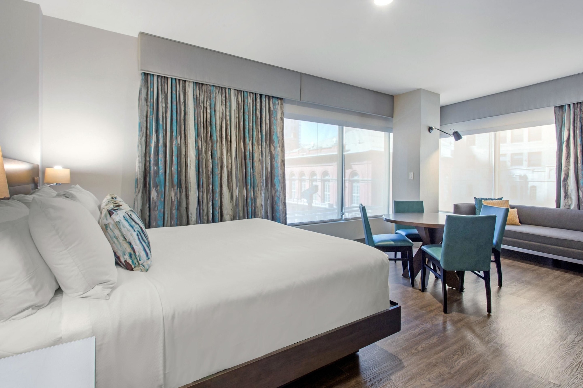 ROOM, KING BED, ACCESSIBLE