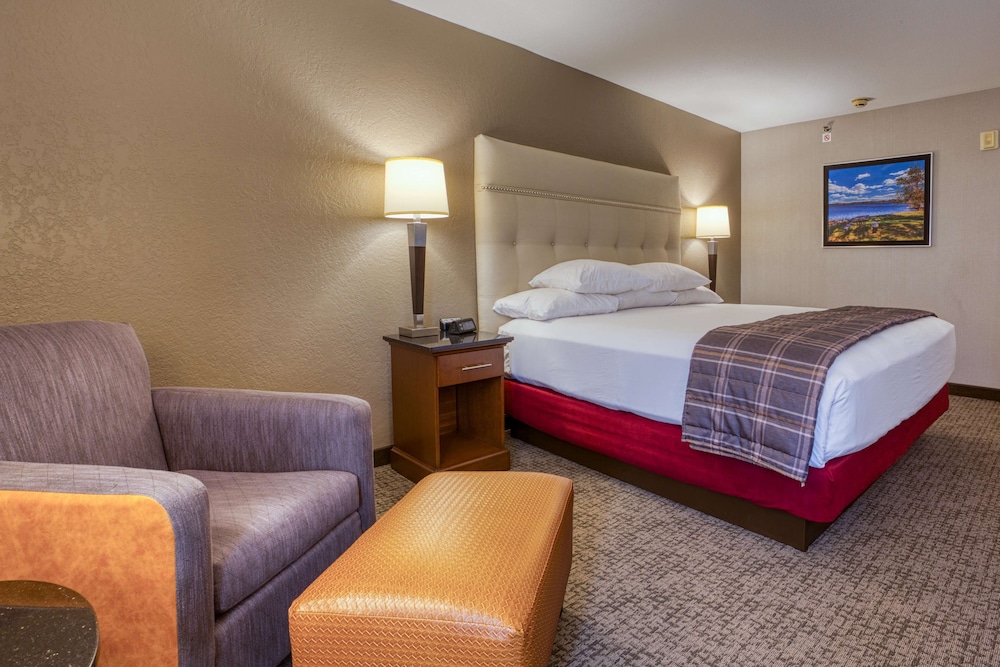 Drury Inn and Suites St Louis Fairview Heights 15/50