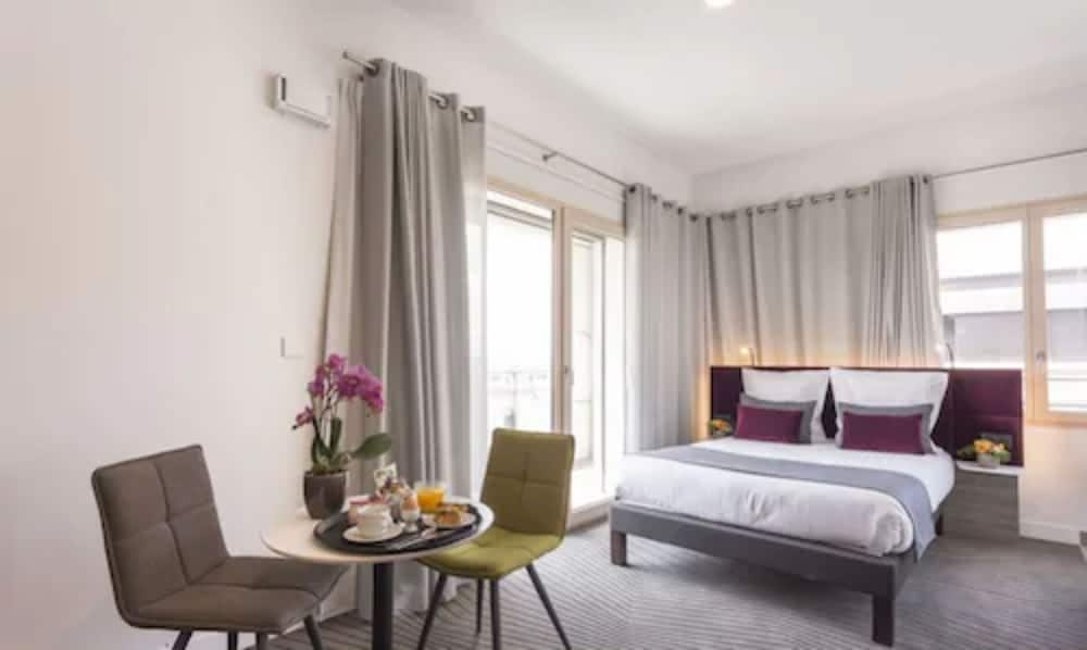STUDIO, DOUBLE BED