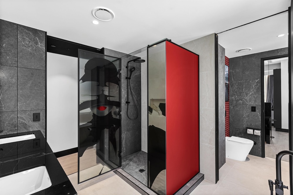 Radisson RED Auckland 32/50