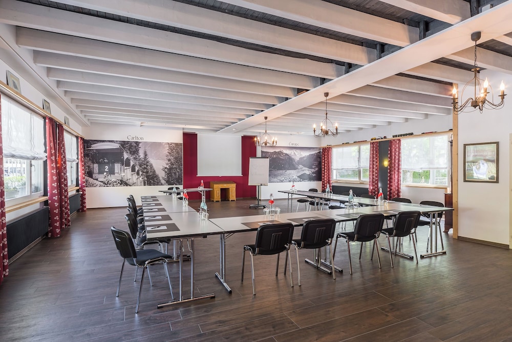 Carlton-Europe Vintage Adult Hotel 48/56