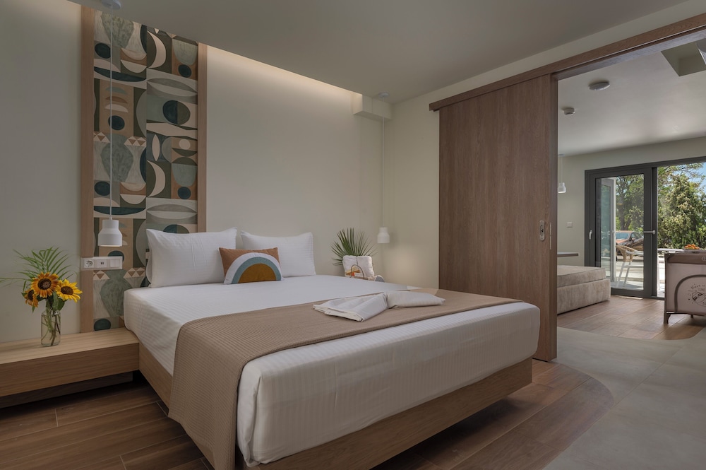 Sandy Seaside Suites 16/66