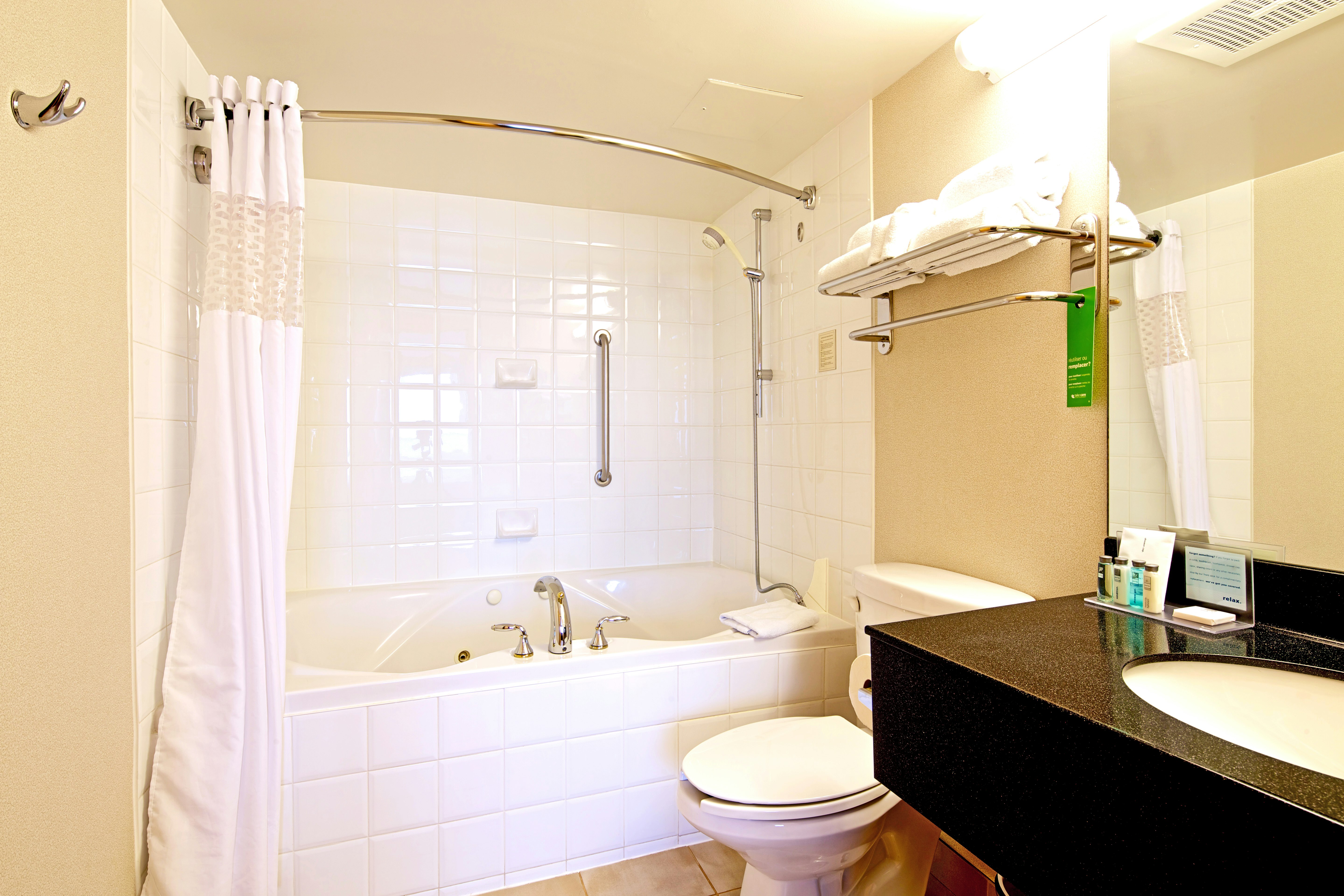 Hampton Inn & Suites by Hilton Vancouver-Downtown 59/60