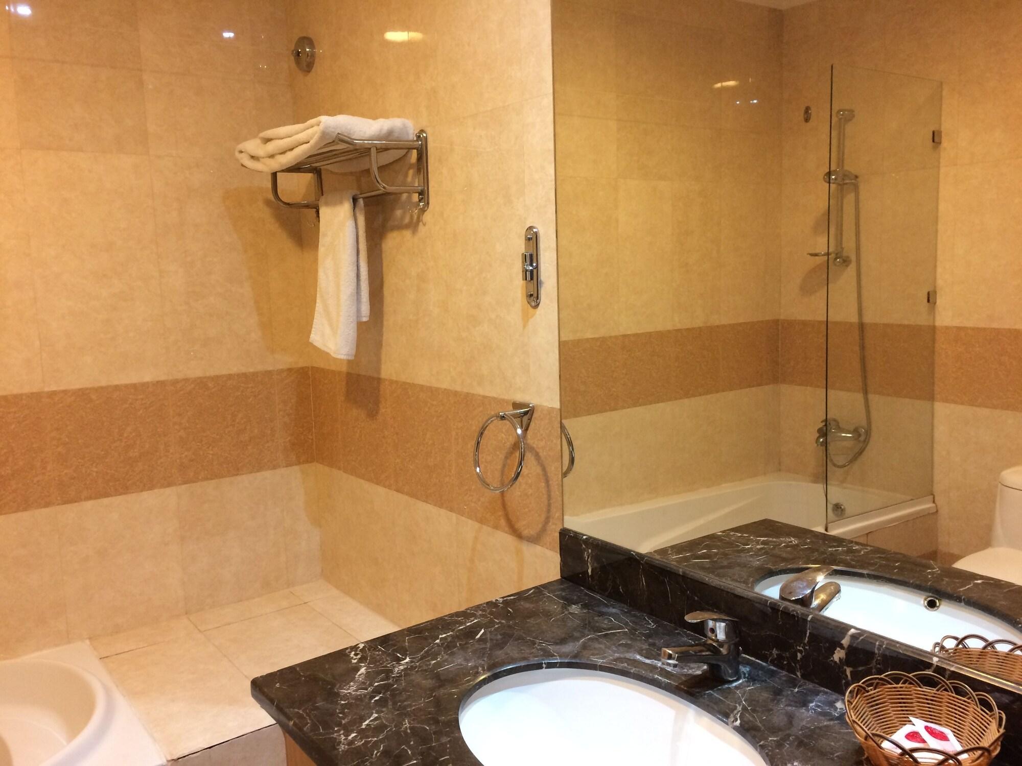 Imperial Suites Hotel 30/32
