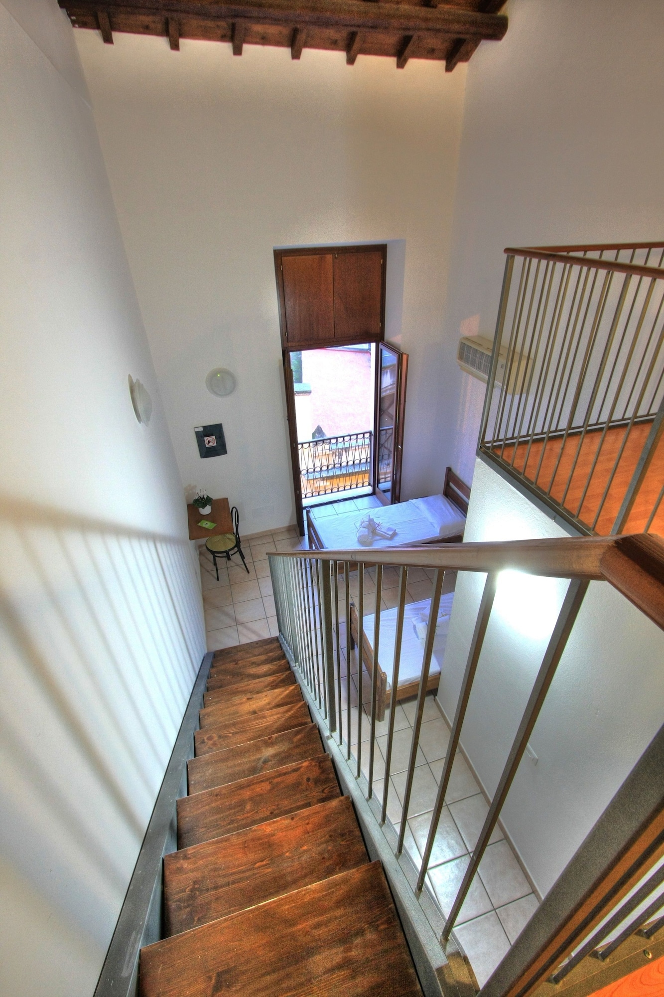 5 BEDROOMS, PRIVATE BATHROOM