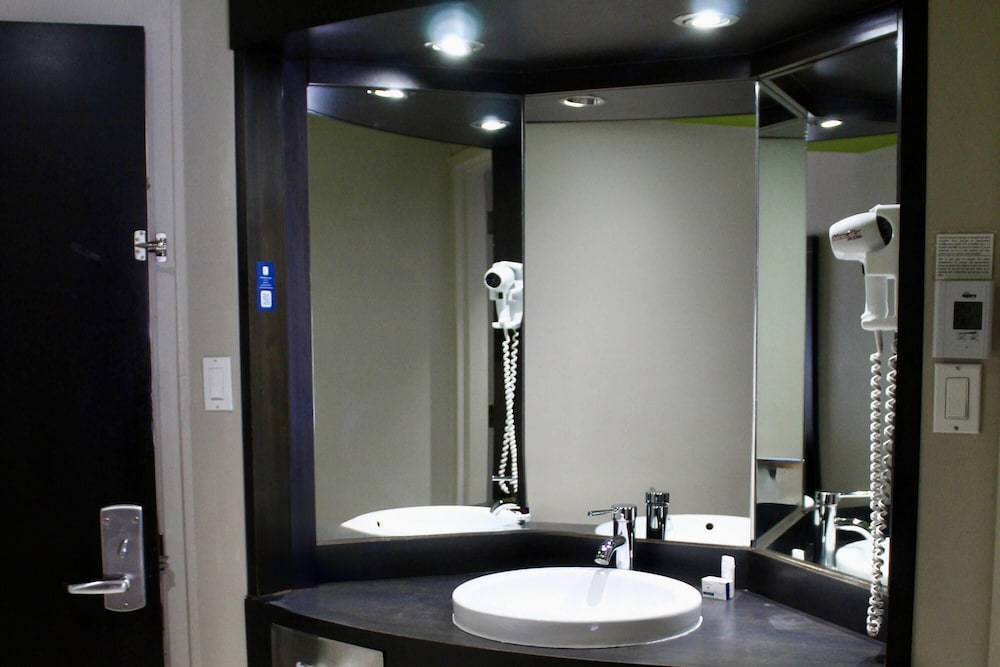 Travelodge by Wyndham Trois-Rivieres 42/44