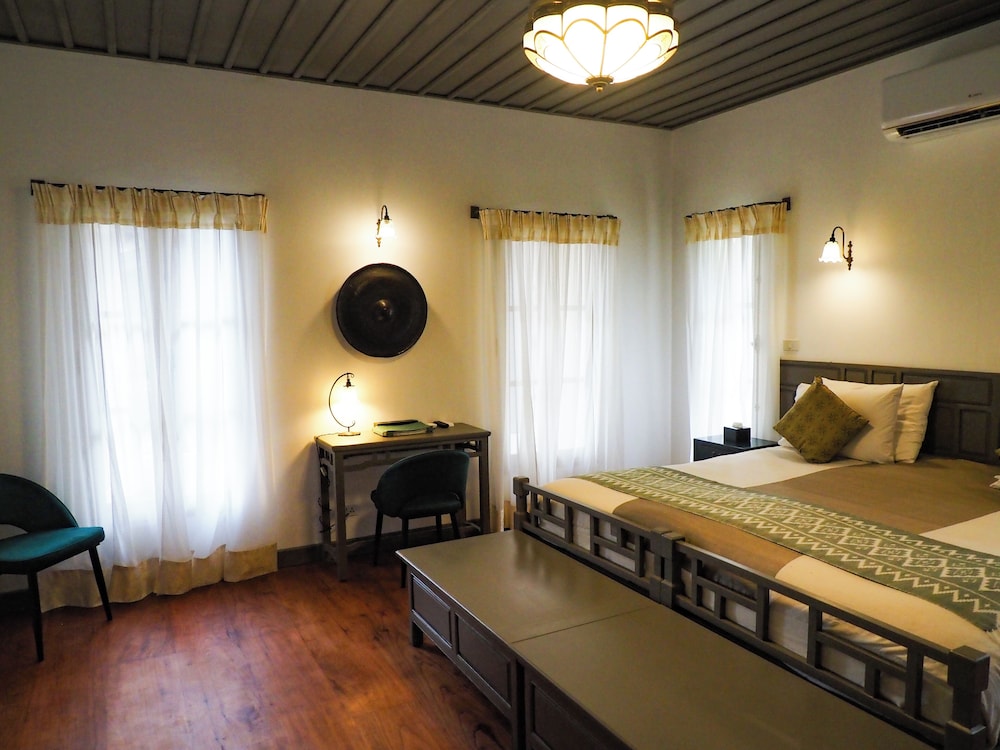 Satri House 19/74