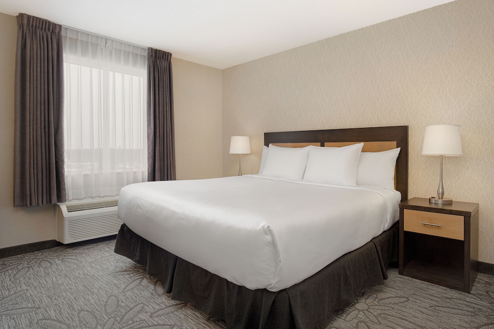 SUITE, KING BED