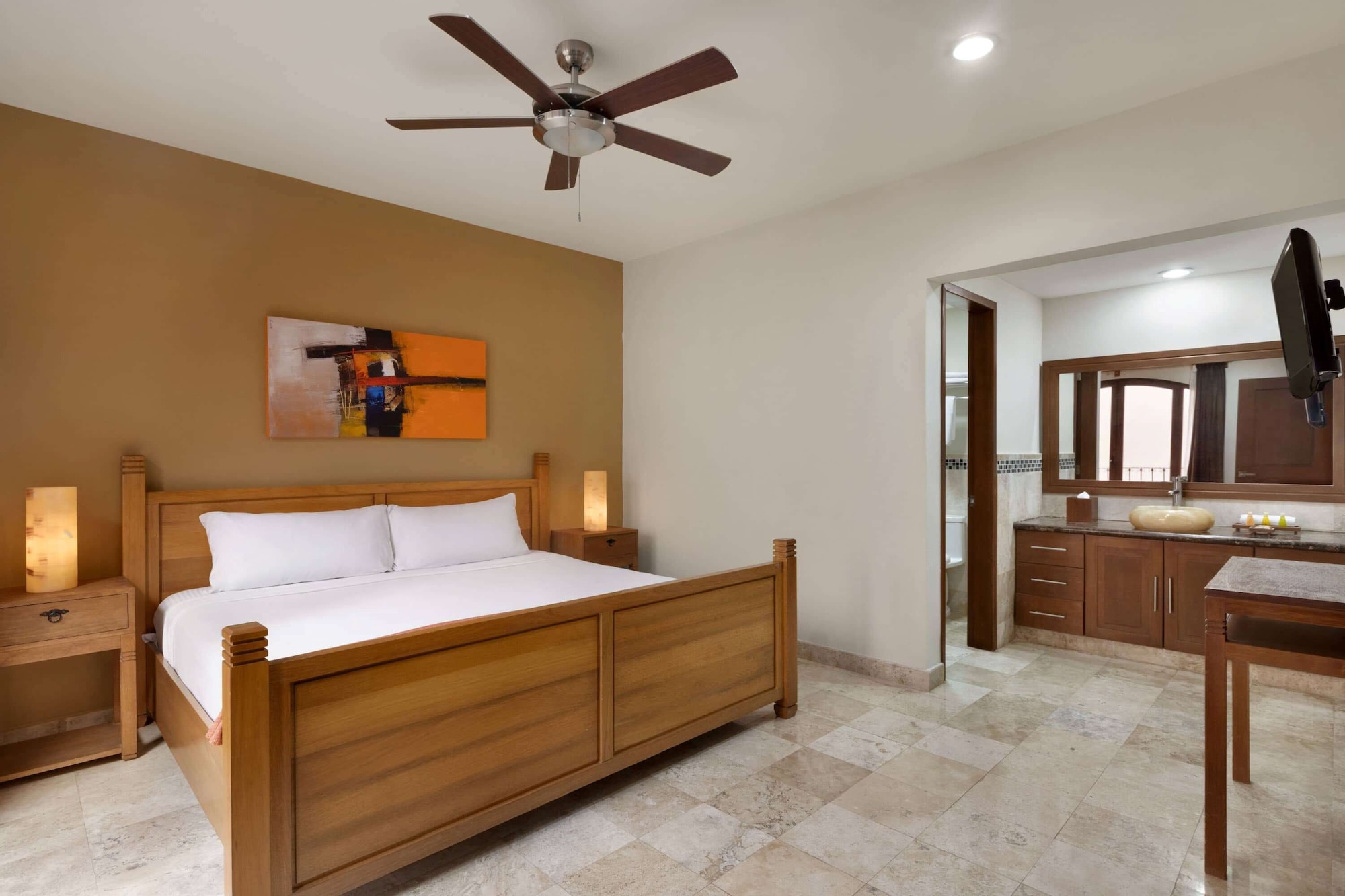2 BEDROOMS, MASTER, SUITE