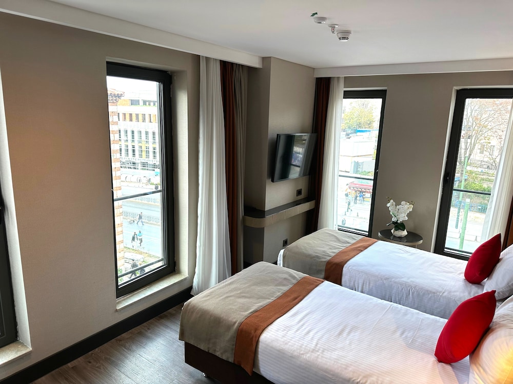 Edition Old City Hotel 20/50