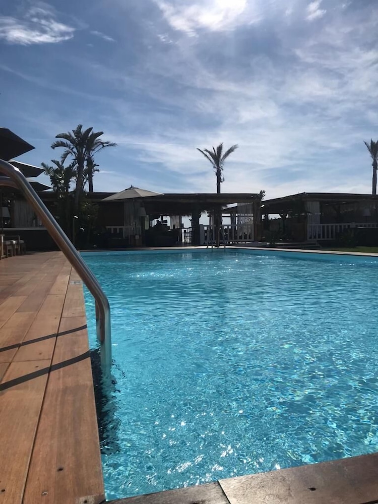 Cumeja Beach Club Hotel 28/52
