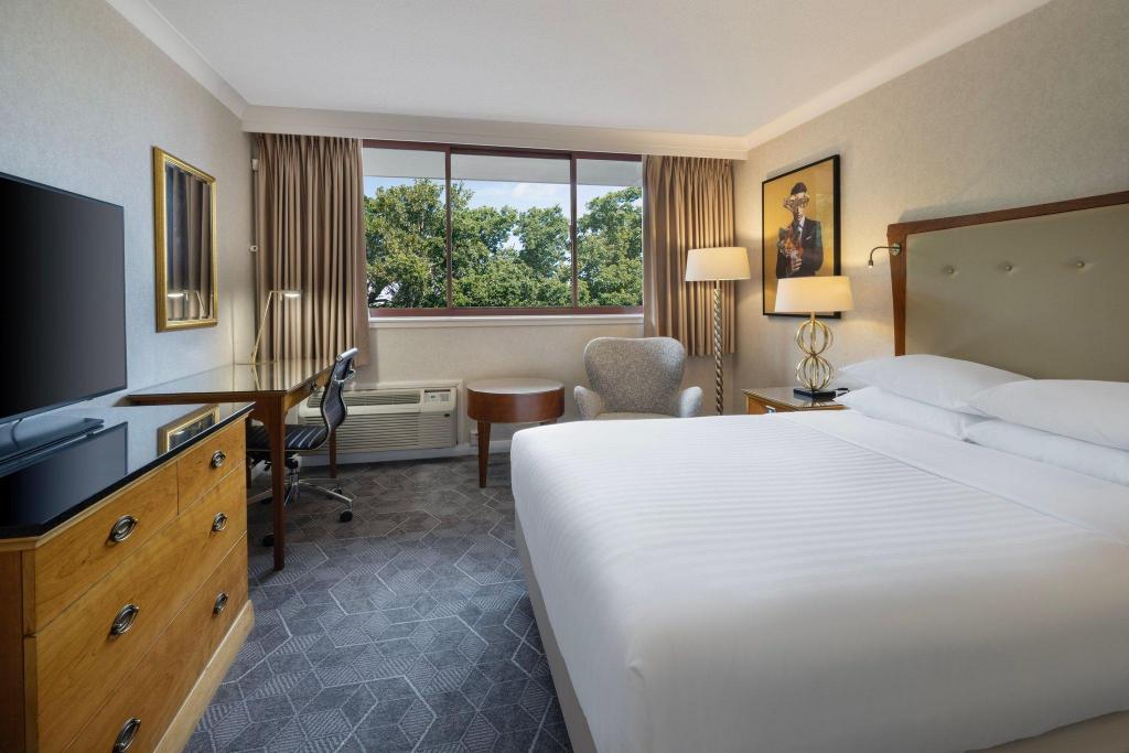 Guest Room, Deluxe, Queen Bed