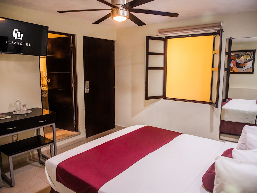 H177 Hotel 18/53
