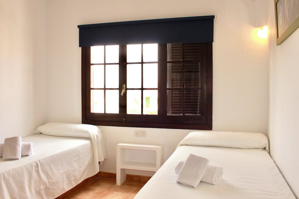 2 BEDROOMS, APARTMENT, 4 BEDS, TERRACE