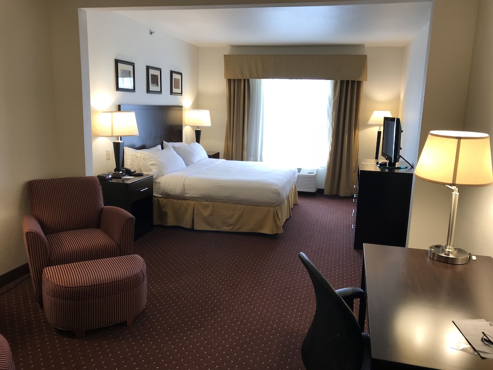 Holiday Inn Express Syracuse-Fairgrounds 26/75